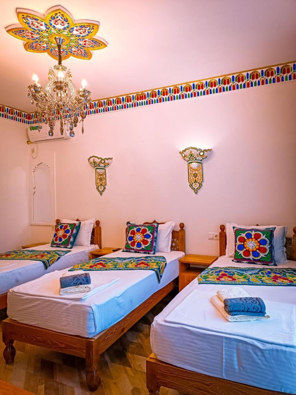 Meros Hotel Bukhara Bagian luar foto